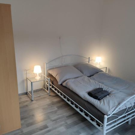 Schoene Einfache Ferienwohnung In Olsztyn Bagian luar foto